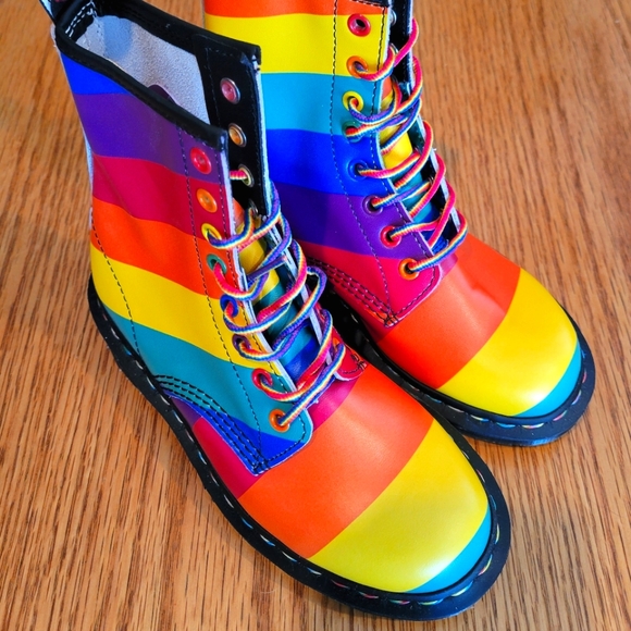 Made in Asia Doc Marten boot - Picture 3 of 9